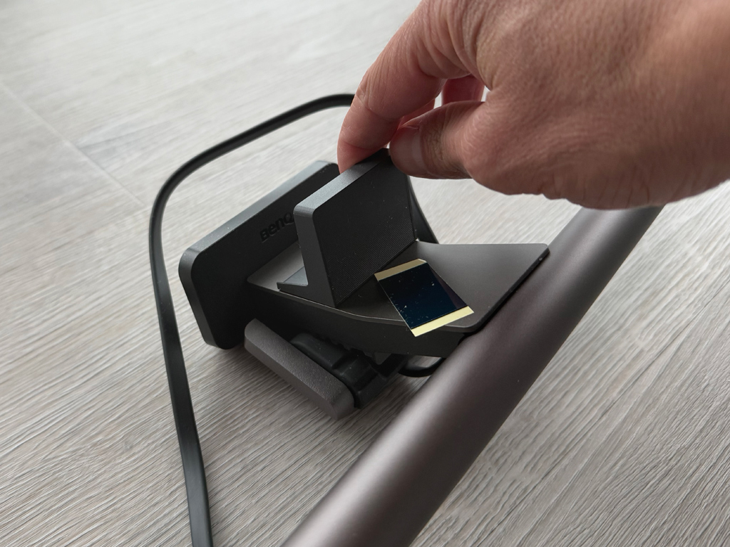 Aufkleben ist optional möglich.