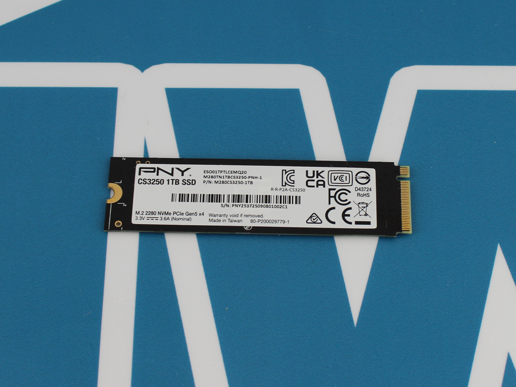 Das Typenschild auf der Unterseite.