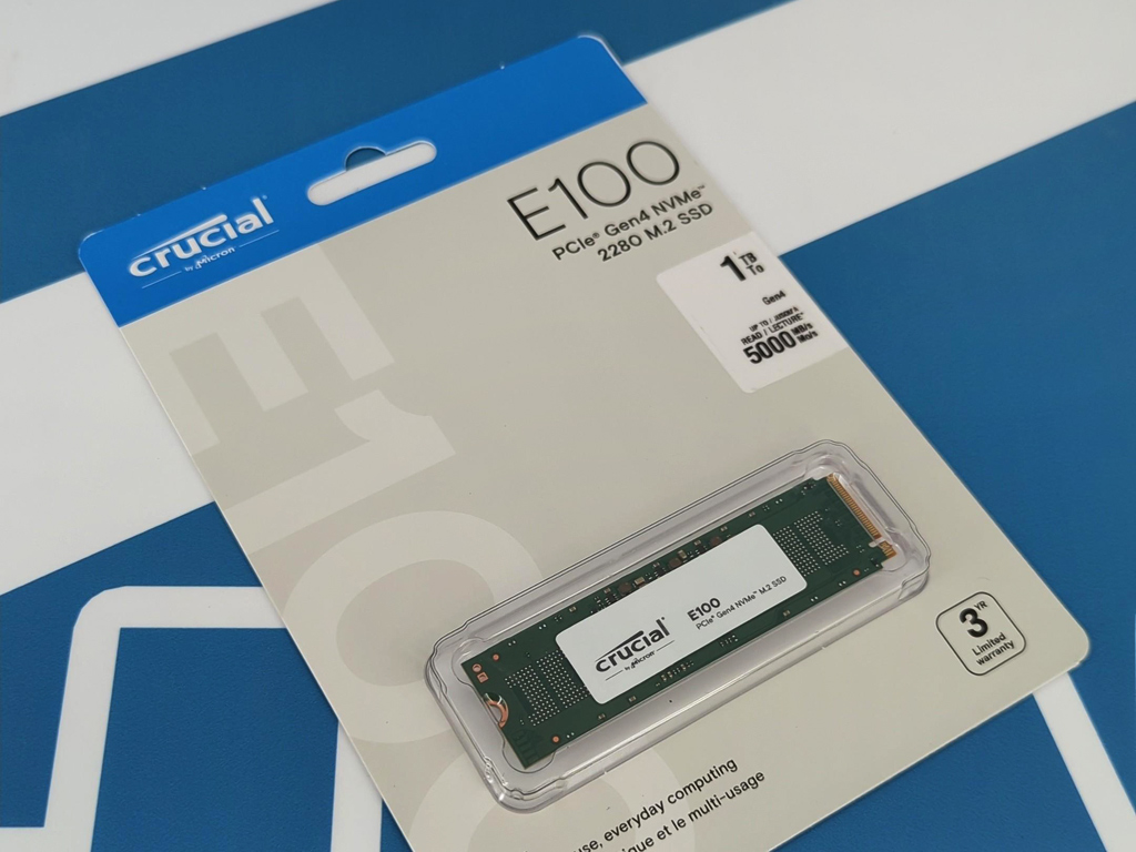 Entry-Level mit QLC: Crucial E100 mit 1 TB.