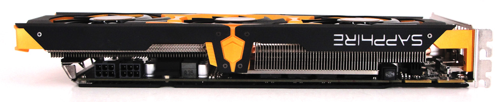 Die TOXIC Karte von Sapphire in der Seitenansicht.